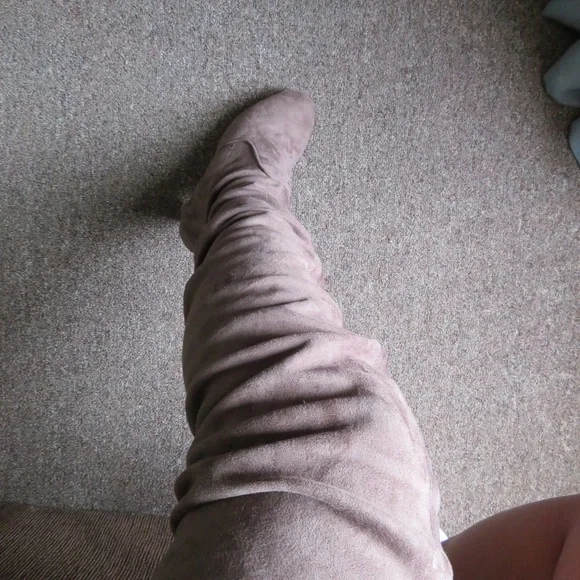 Suede thigh high boots! - Picture 7 of 8